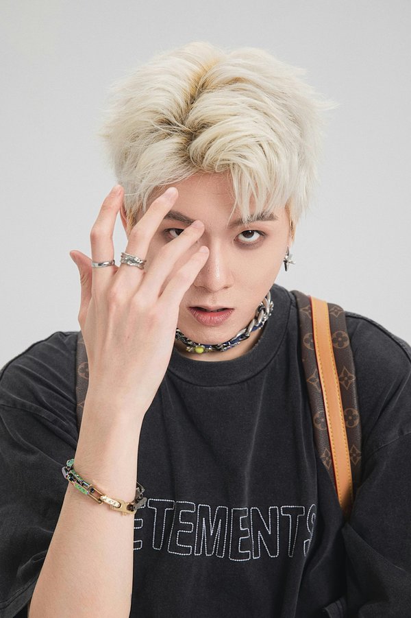 Blond platine homme : conseils pour un dégradé réussi